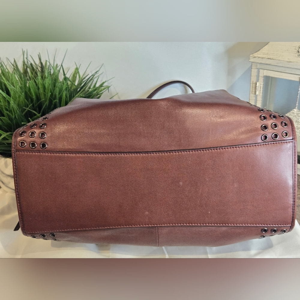 Coach Madison Grommet Large Carlyle Shoulder Bag - Picture 5 of 14